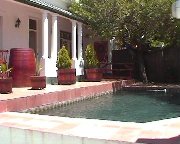 Housefront and Pool reduced for Frontpage